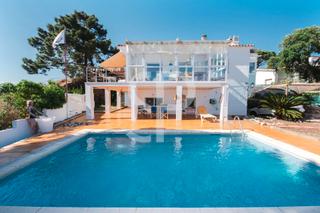 Xalet  Carrer president lluís companys. Casa con piscina en la urbanización de la pineda fosca