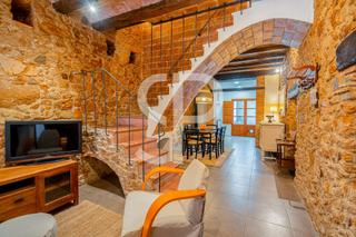 Casa  Carrer d'àngel guimerà. Encantadora casa de pueblo reformada en el centro de sant feliu