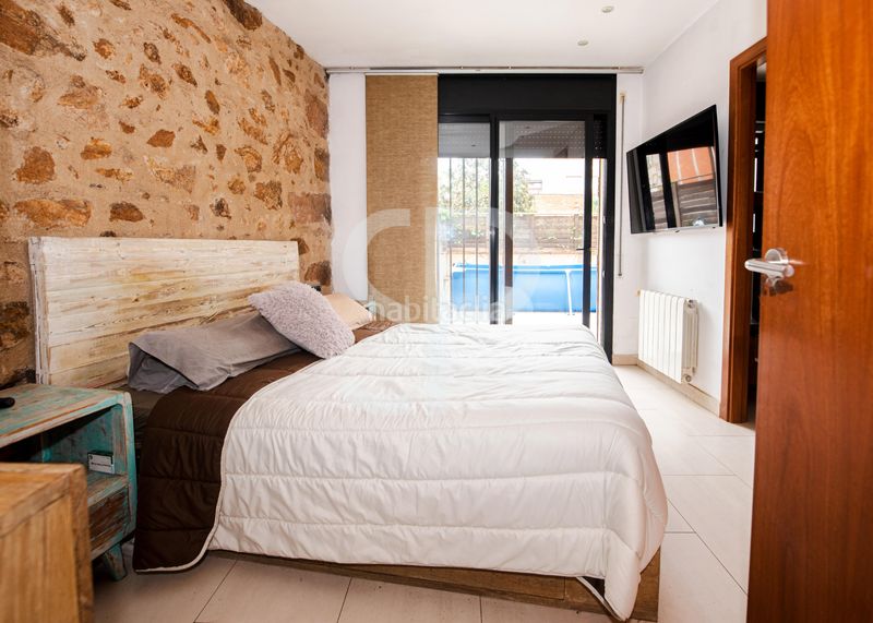 Foto 04559271-556a-4470-bb97-27d88ba6aed1. Dúplex amb xemeneia calefacció aparcament a Eixample Sant Feliu de Guíxols