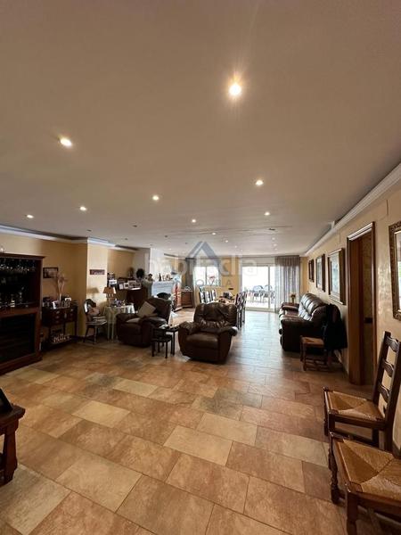 Foto 1842dbee-f489-4996-ad7a-faa32ed2dee1. Maison avec parking dans Centre Mataró