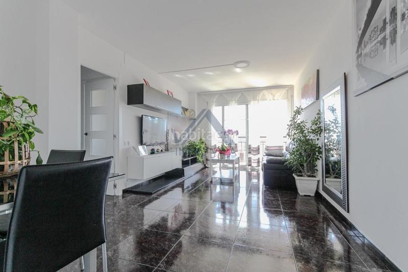 Foto fad6d9cc-e6e8-4b56-9f85-8c556db28838. Piso encantador piso en rambla francesc macià! en Terrassa