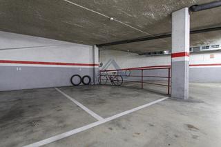 Aparcament cotxe  Carrer de julià gual. Amplia plaza de parking cerca de la plaza italia!