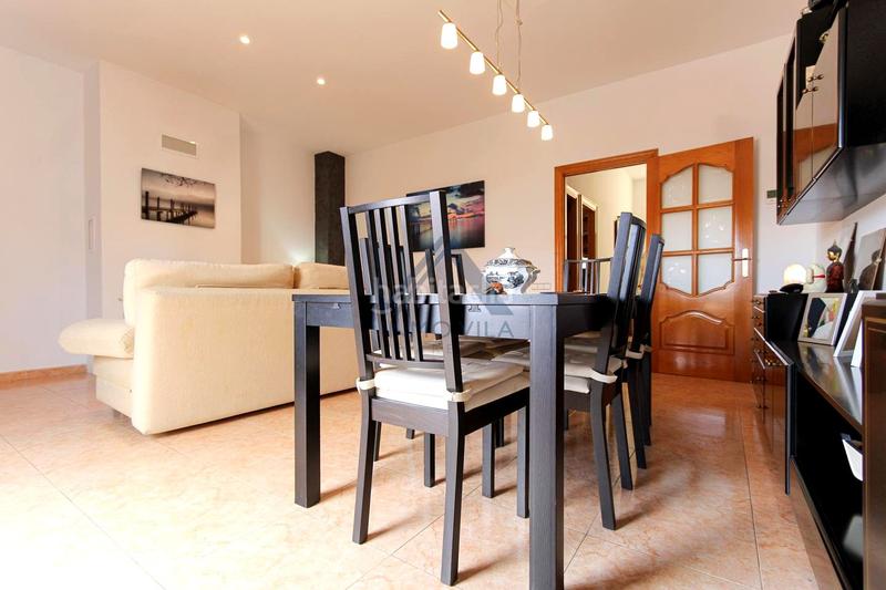 Foto 3168cef5-e974-4834-9d47-8a869cf4c3a0. House with parking in Vista Alegre Mataró