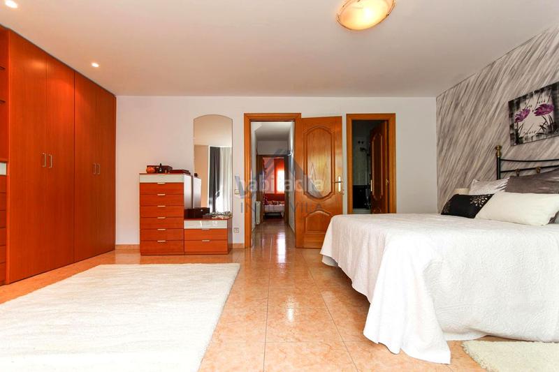 Foto 33276540-1b07-4bf4-8a23-b5f2b1dc8c0e. House with parking in Vista Alegre Mataró