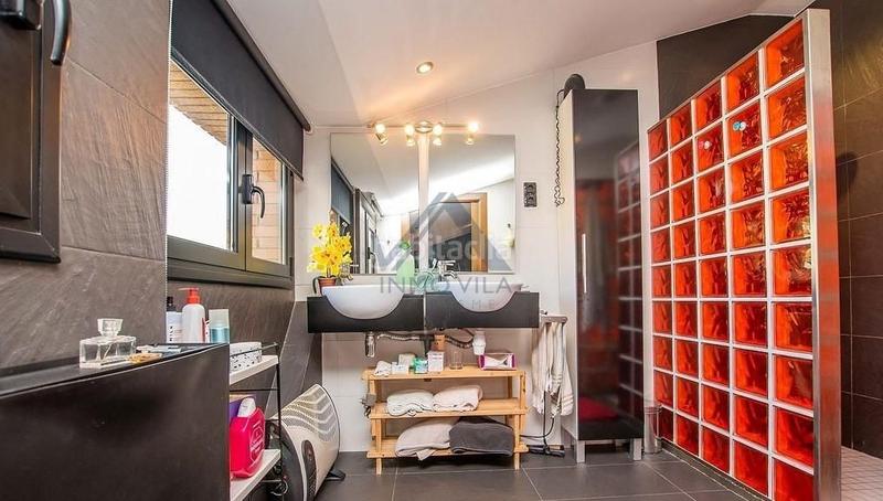 Foto 3be46800-43ce-41e4-b419-c757c5099061. Casa con piscina in Nucli Urbà Argentona