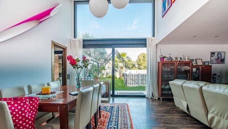 Foto 45ce15fd-adbe-4dd1-9090-3ceeabc13e22. Casa con piscina in Nucli Urbà Argentona