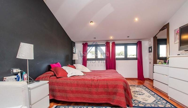 Foto 6c21fa66-c04e-4d67-8b49-ef51ad9e8263. Casa con piscina in Nucli Urbà Argentona