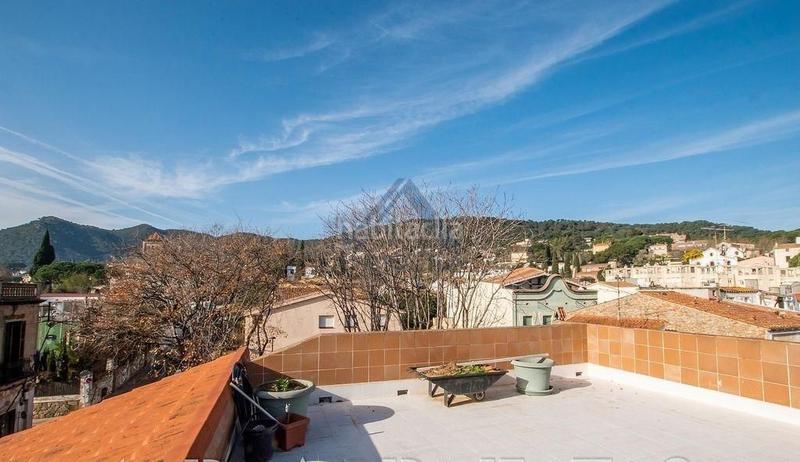 Foto ee33e327-f9dd-45ee-b720-d2af5875b8f9. Casa con piscina in Nucli Urbà Argentona