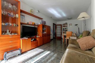 Etagenwohnung  De la generalitat. Ático semidúplex en centro de santa coloma!