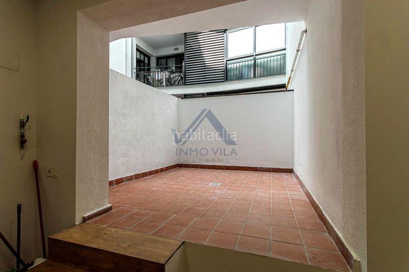 Foto 029f7933-d410-4efb-a1f6-6b5b7f784414. Planta baixa a Eixample Sud-Migdia Girona