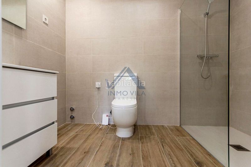Foto 71074a23-c71e-4ec6-90a6-ff70e14371e0. Planta baixa a Eixample Sud-Migdia Girona