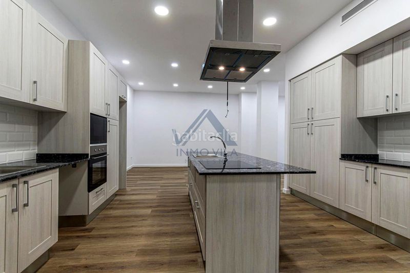 Foto 75311a35-781b-4537-aadd-be335651dba2. Planta baixa a Eixample Sud-Migdia Girona