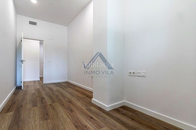 Foto d9fdc17d-eb52-4ba1-9af8-c5b49f473b3d. Planta baixa a Eixample Sud-Migdia Girona