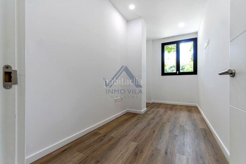 Foto f3ff40d6-8aa6-4e3a-8d77-bc0f29f41b42. Planta baixa a Eixample Sud-Migdia Girona