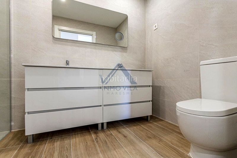 Foto f48c9a6c-f8e8-42c6-9c05-727403200ba0. Planta baixa a Eixample Sud-Migdia Girona