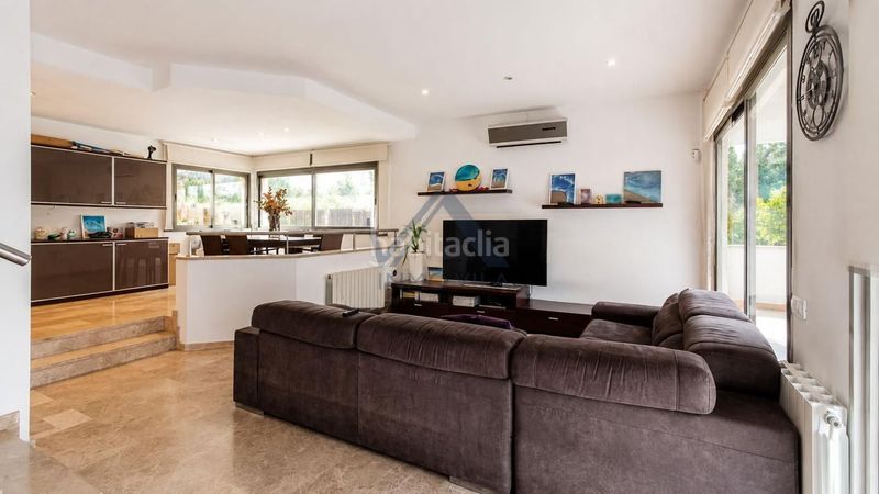 Foto d69c684f-a823-4733-81ad-49a25f7f2d06. Casa amb aparcament piscina a Centre Sant Andreu de Llavaneres