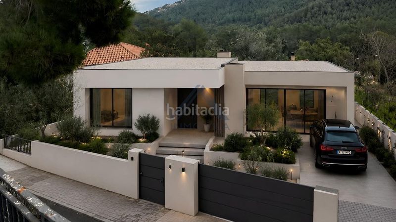 Foto bde21004-df97-4ade-a235-122198585d26. Casa amb piscina a Corbera de Llobregat