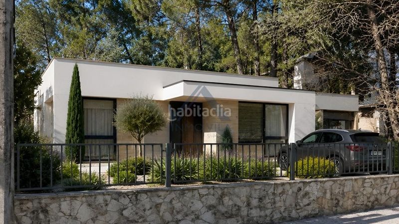 Foto 5ab05944-aa1f-4527-8296-d87c276c8ddf. Casa amb piscina a Corbera de Llobregat