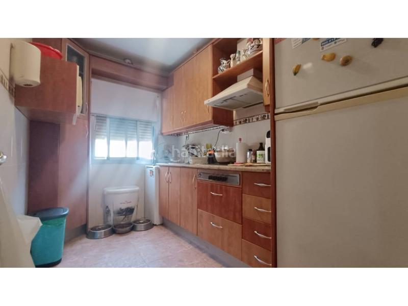 Foto d782e25b-8ce2-4ebb-a12b-fb994d53b9d7. Pis amb calefacció a La Chanca - Pescadería Almería