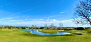 Terreny residencial a Navata. Parcela en primera linea del campo de golf