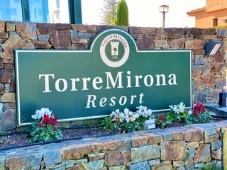 Terreny residencial a Navata. Parcela en primera linea del campo de golf