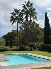 Casa  Baix. Elegante villa de estilo contemporáneo con esencia rústica en el