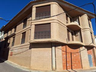 Edifici a Benlloch. Edificio céntrico nuevo con 4 viviendas en venta en benlloch
