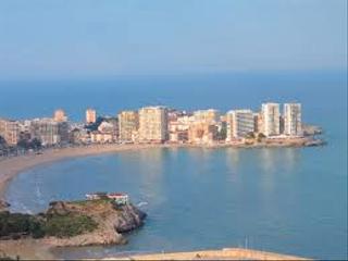 Edifici a Playa de la Concha. Hotel de 3 estrellas con restaurante