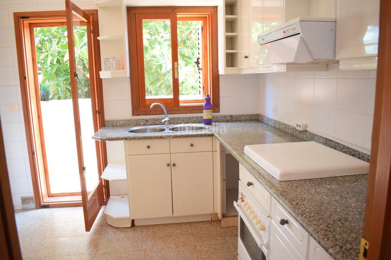 Foto 4d69db8f-e9d6-4a11-9d9d-e83a3bb89d59. Casa adossada amb aparcament piscina a Heliópolis Benicasim / Benicàssim