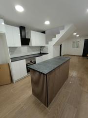 Casa a Plaza Illes Columbretes. Casa reformada en venta en zona ronda magdalena, castellón