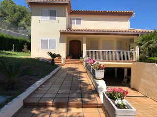 Chalet in Montornés-Las Palmas-El Refugio. Villa en venta en montornes