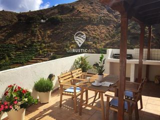 Reihenhaus  General, gm1. Casa reformada con 3 habitaciones y 2 terrazas en el corazón de