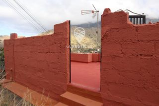 Casa in Piedra romana 24. Vivienda de 3 habitaciones, con terraza y vistas al monte