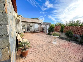 Chalet in Valle Gran Rey. Casa con finca de 1765 m  en las hayas.