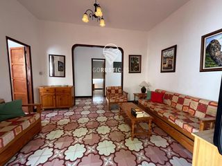 Casa  Barrio de macayo. Casa amplia de dos plantas con azotea