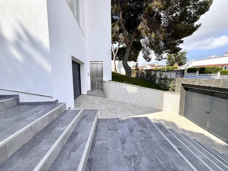 Foto da2b0772-a105-44f6-a8bb-a1667060253f. Chalet with parking in Los Balcones-Los Altos Torrevieja