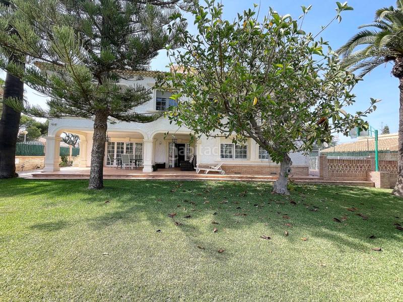 Foto 550b8f8e-9c3f-4c63-a247-1b4de84950a3. Chalet avec parking piscine dans Cabo Roig Orihuela