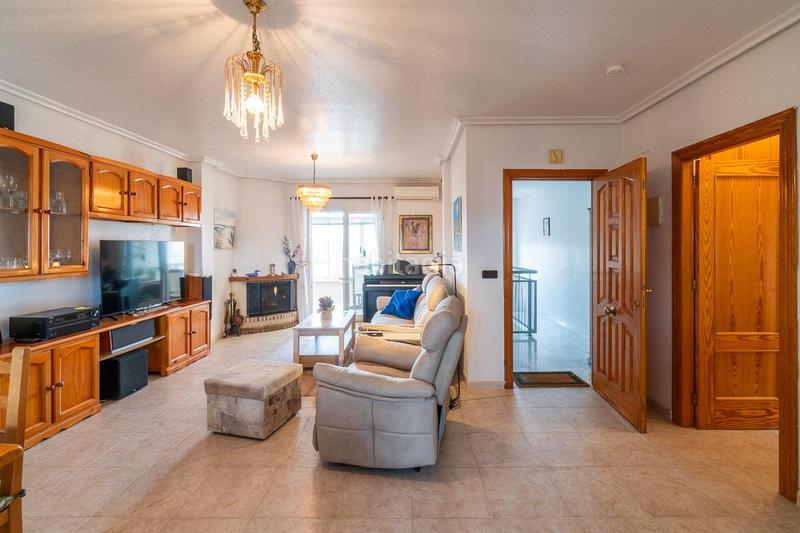 Foto 53a9c3da-2a66-40ab-9861-ba7cb23dd651. Àtic a calle de nicolás bussi a Playa Flamenca Orihuela