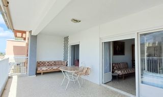Attique  Calle callosa del segura. Luminoso apartamento con terraza y vistas al mar y la montaña, a
