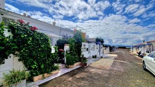 Casa  Calle de camas. Encantador apartamento en san luis, torrevieja  tu refugio ideal