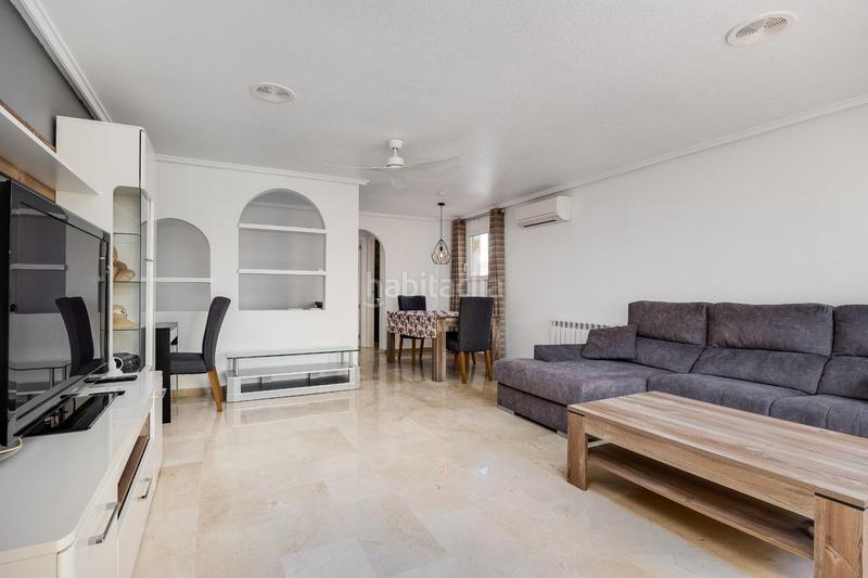 Foto b499acc0-baff-4f05-b6ab-b25ee8796972. Casa en calle narvaez bungalow dúplex en mar azul en Torrevieja