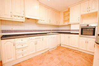 Apartament a Calle ramon gallud. Apartamento de 5 dormiorios 2 baños en centro de torrevieja alic