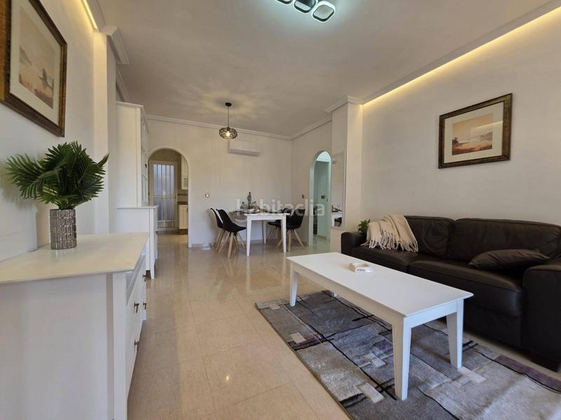 Foto f81510fe-6c21-460b-ad99-c8b4ace99133. Apartament amb piscina a Lomas de Cabo Roig - Los Dolses Orihuela
