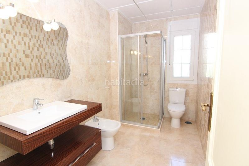Foto 1ed3ecf1-8857-418e-99e1-a5ccb3fb69da. Chalet villa en Cabo Roig, costa en Cabo Roig Orihuela