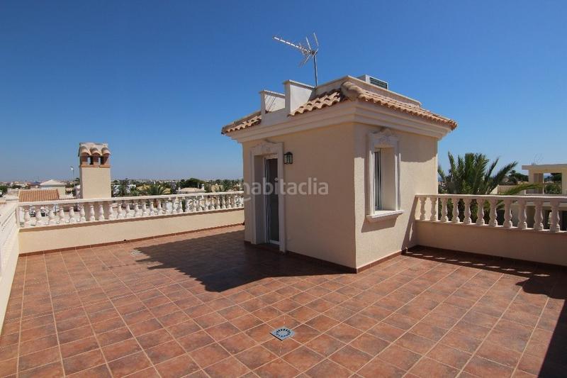 Foto aabc0b6e-f6ba-4a32-86fb-60440e7b792d. Chalet villa en Cabo Roig, costa en Cabo Roig Orihuela