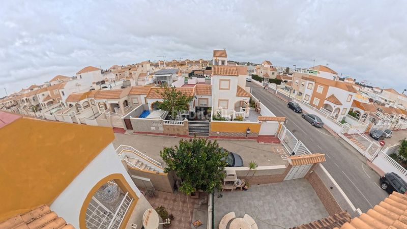 Foto 59ba47b3-e13f-456c-9ac3-077b328010dc. Casa amb aparcament piscina a Zona Carrefour - Urbanizaciones Torrevieja