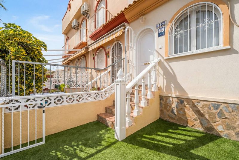 Foto 5cbb31dc-0482-4034-b00b-a063f529a977. Casa a Playa Flamenca Orihuela