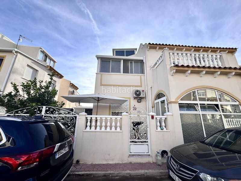 Foto b77e7814-0e7c-470c-ad43-cd1fe12efa45. Casa amb piscina a Playa Flamenca Orihuela