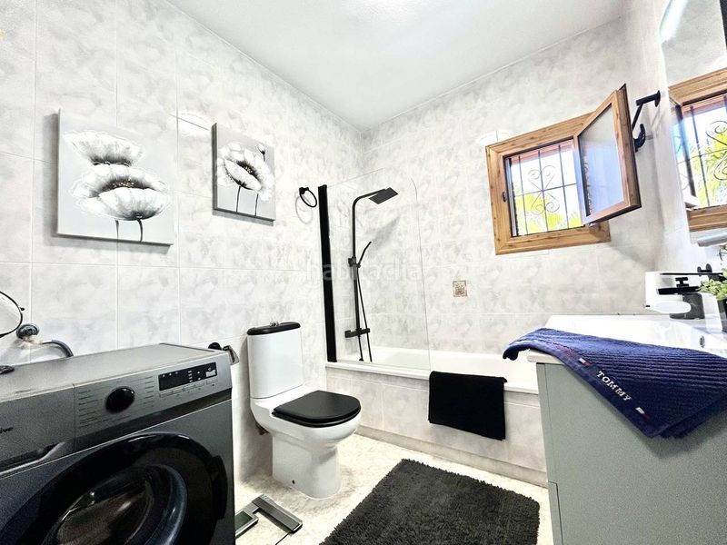 Foto 53d8e43e-5b57-45fc-b26f-c52942644bff. Casa amb aparcament a Playa Flamenca Orihuela