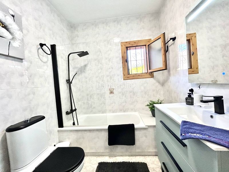 Foto 7eda1f1f-558d-42a0-8c2d-b2468ad1e7c4. Casa amb aparcament a Playa Flamenca Orihuela